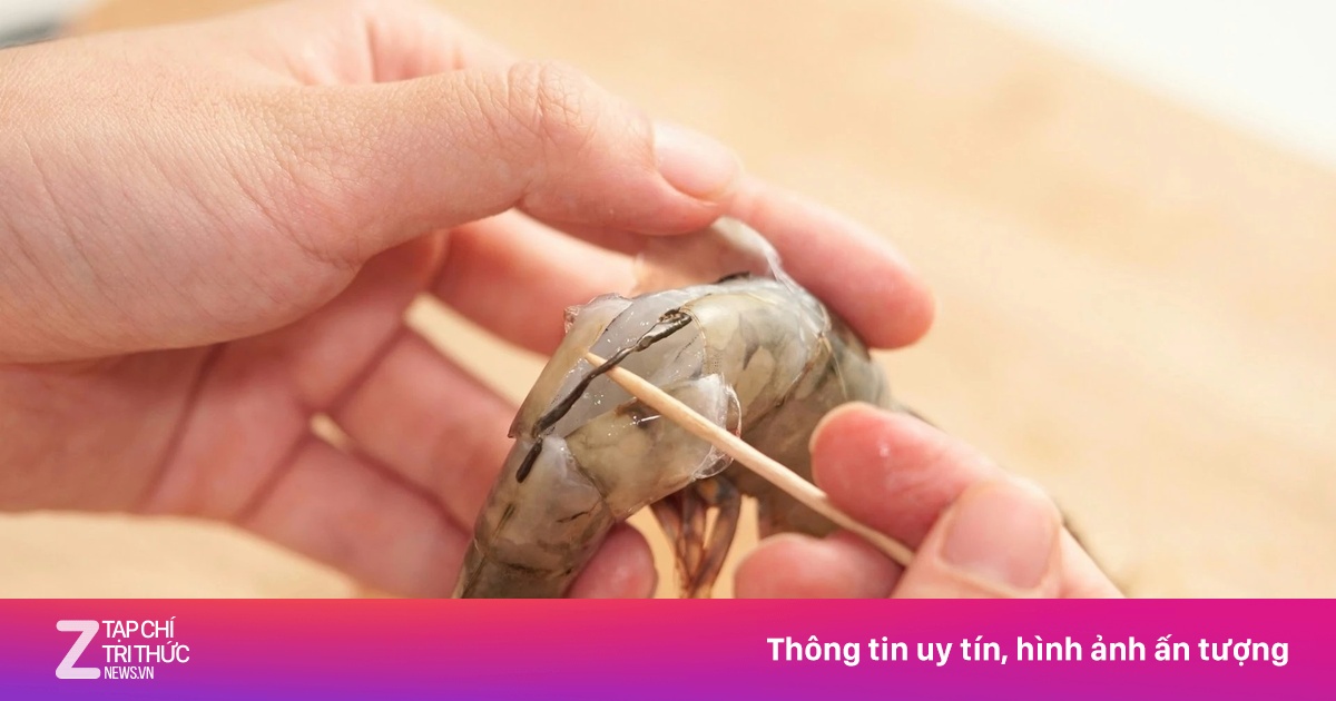 Một bộ phận của tôm là ổ vi khuẩn, phải làm sạch trước khi ăn