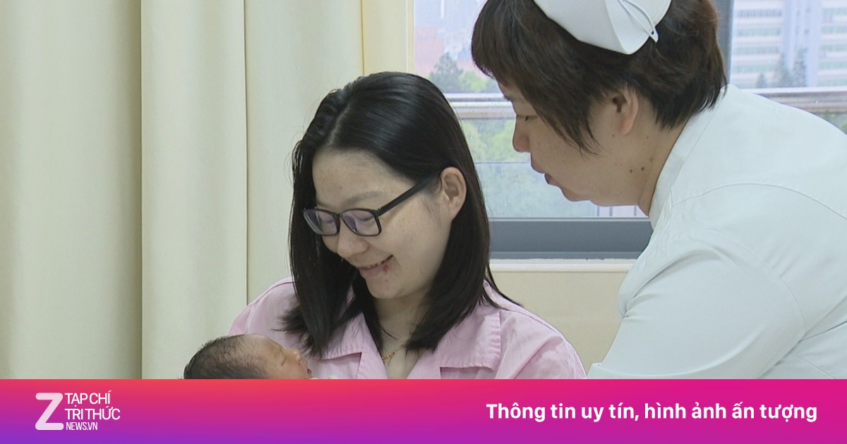 Dù thân thiết đến đâu, 4 nhóm người này cần tránh bế trẻ sơ sinh