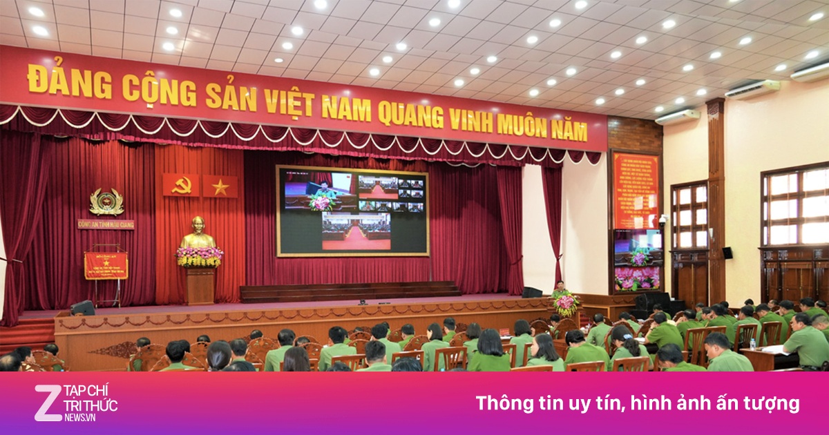 13 lãnh đạo, chỉ huy Công an tỉnh Hậu Giang xin nghỉ hưu trước tuổi ...