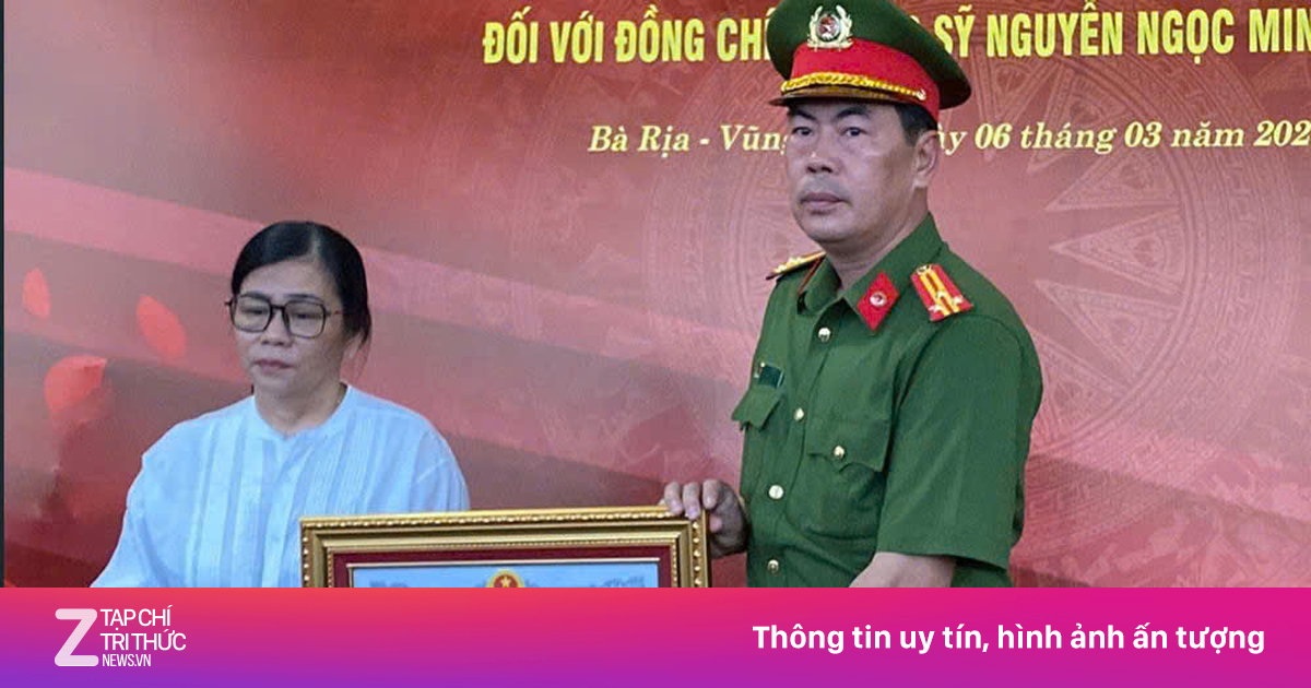 Cấp bằng "Tổ quốc ghi công" cho chiến sĩ cảnh sát hy sinh