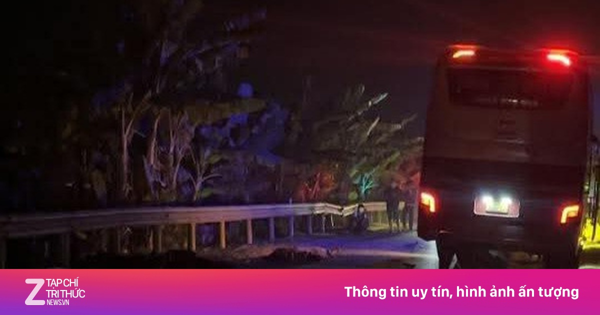 Xe máy tông trực diện ôtô khách, hai thanh niên tử vong