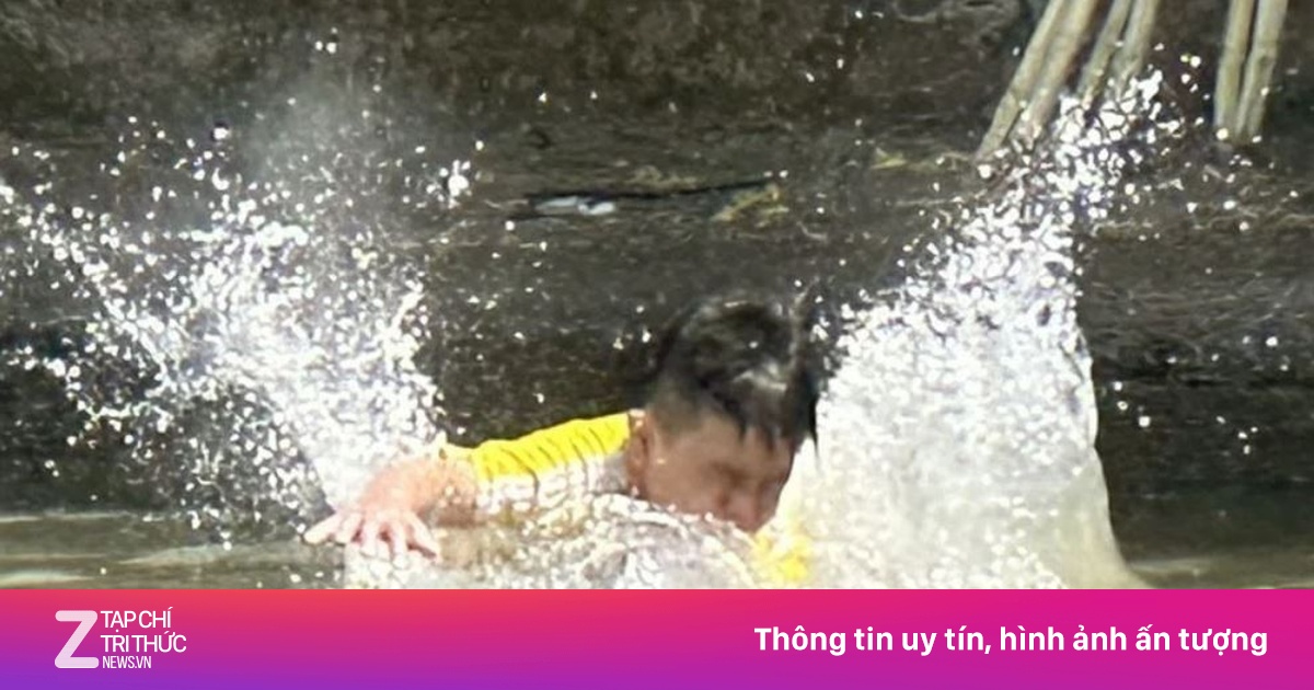 Tìm thấy thi thể hai học sinh mất tích khi tắm ở sông Dinh