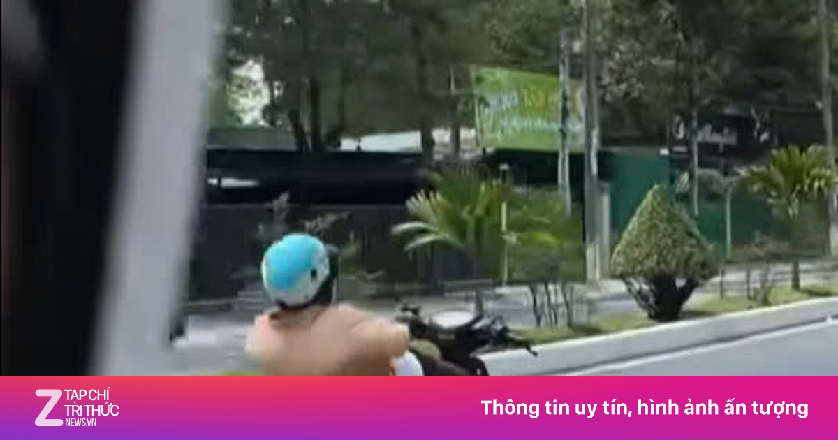 Người đàn ông cụt tay lái xe máy 'diễn xiếc' trên đường ở Bình Dương