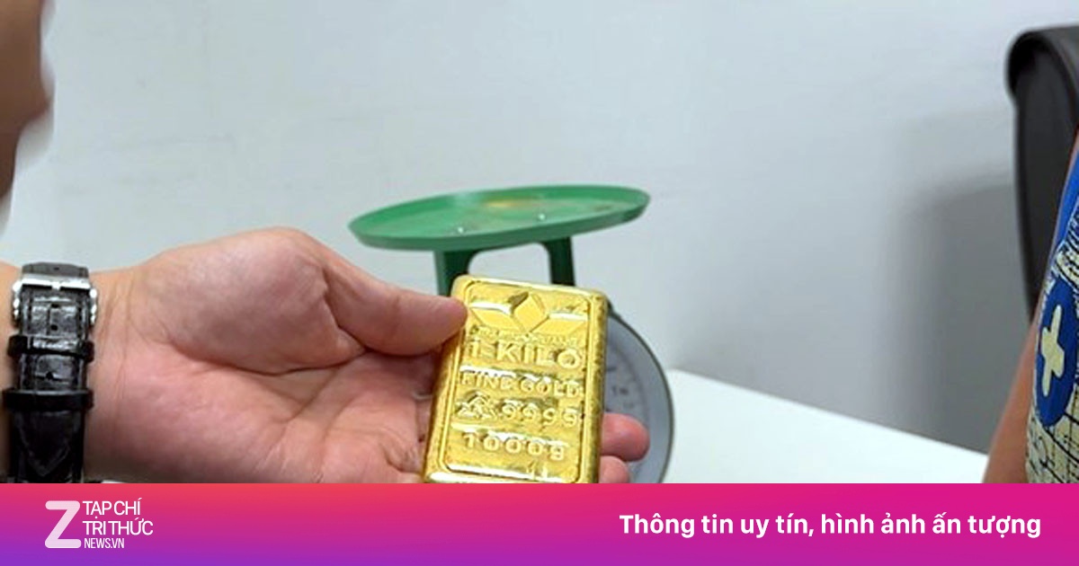 Nam hành khách giấu trong người cả kg kim loại nghi vàng lậu