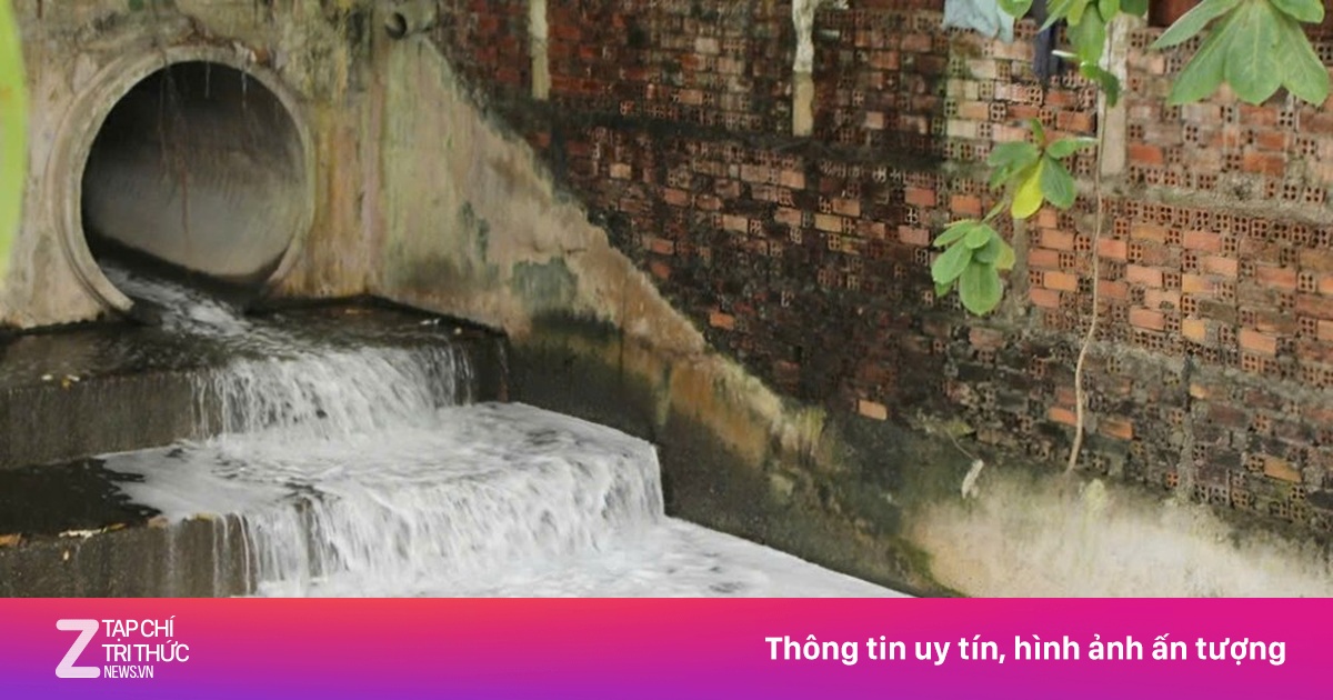 Truy tìm dòng nước ‘lạ’ từ khu công nghiệp đổ ra suối ở Đồng Nai