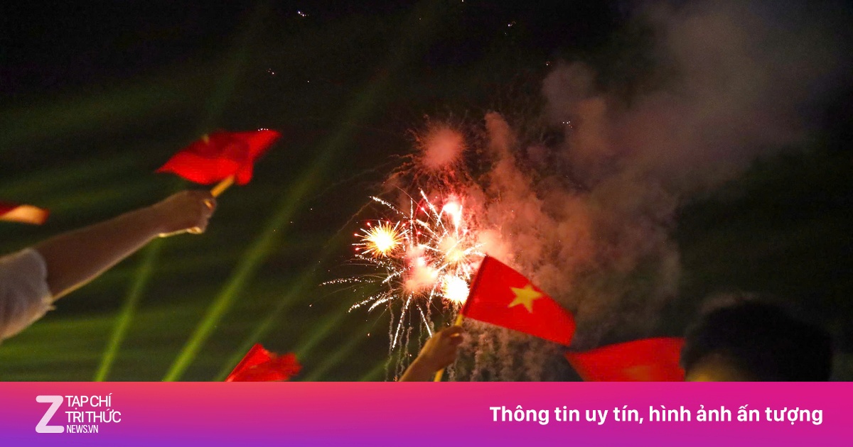 Pháo hoa rực rỡ tại khai mạc Lễ hội Làng Sen năm 2025