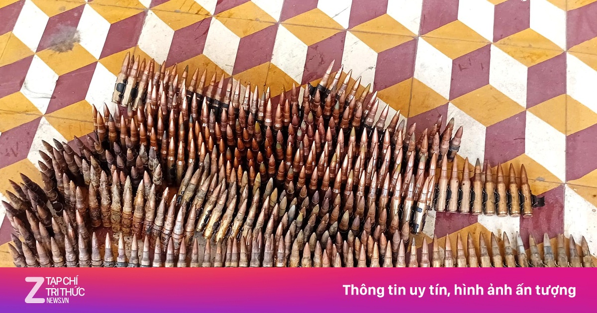 Đào móng nhà bất ngờ phát hiện hai thùng đạn 400 viên