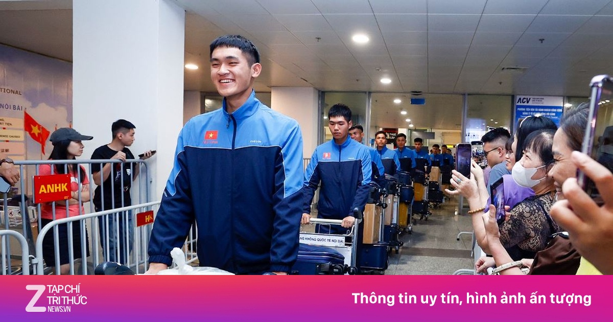 68 quân nhân duyệt binh từ Nga về Việt Nam trong vòng tay người thân