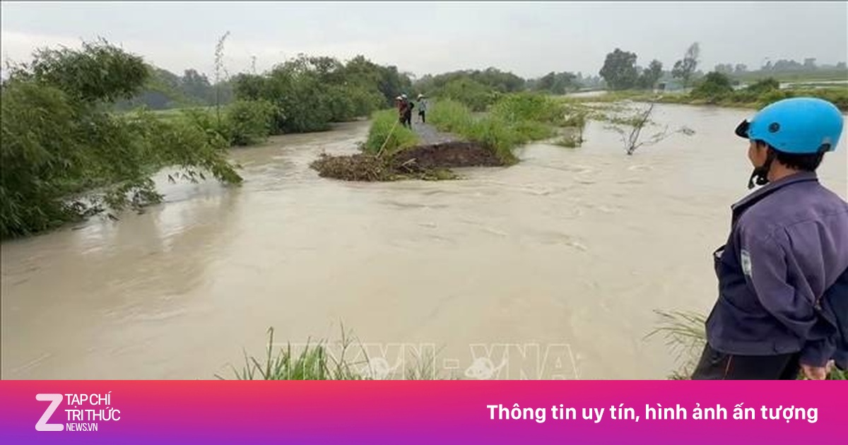 Bình Dương: Vỡ bờ bao Suối Giữa, nước tràn vào 3 phường ở Thủ Dầu Một