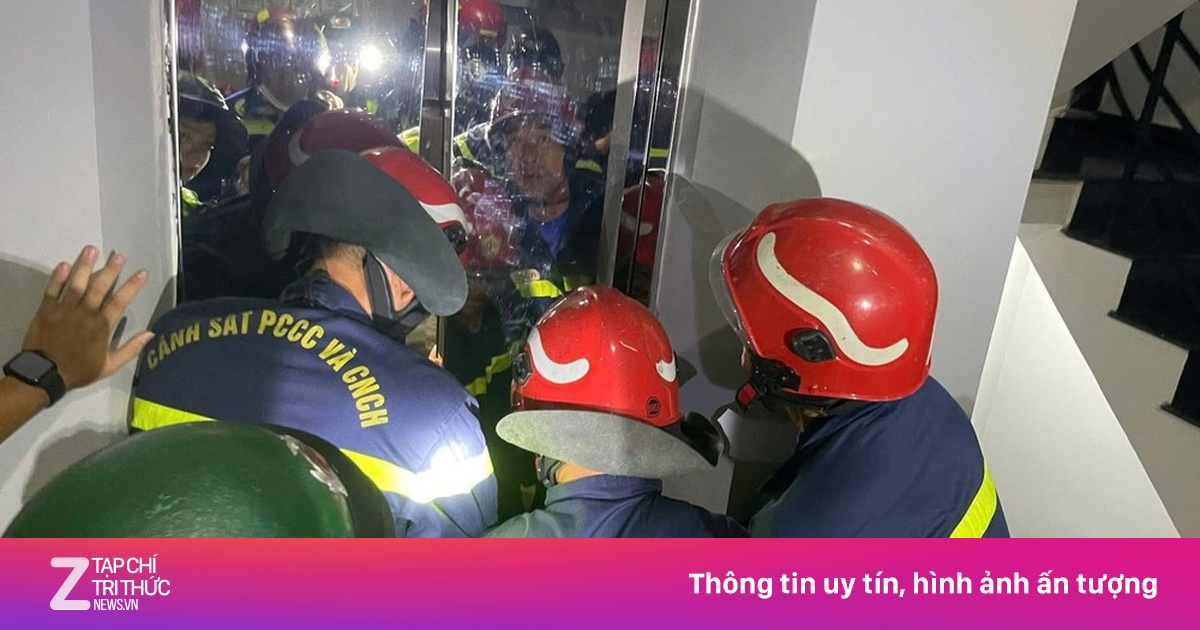Cô gái mắc kẹt trong thang máy giữa đêm ở TP.HCM