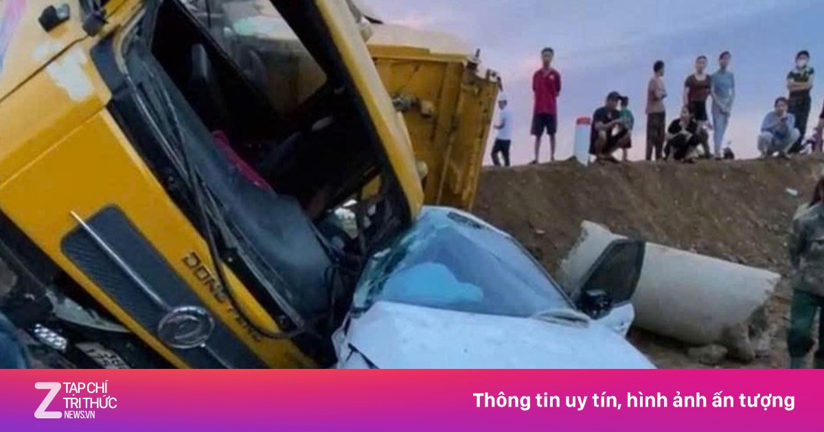 Xe tải chèn nát ôtô con trên đường kết nối cao tốc ở Hà Tĩnh