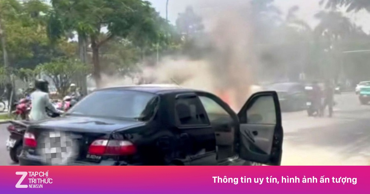 Xe con cháy dữ dội trên đường phố trung tâm Huế