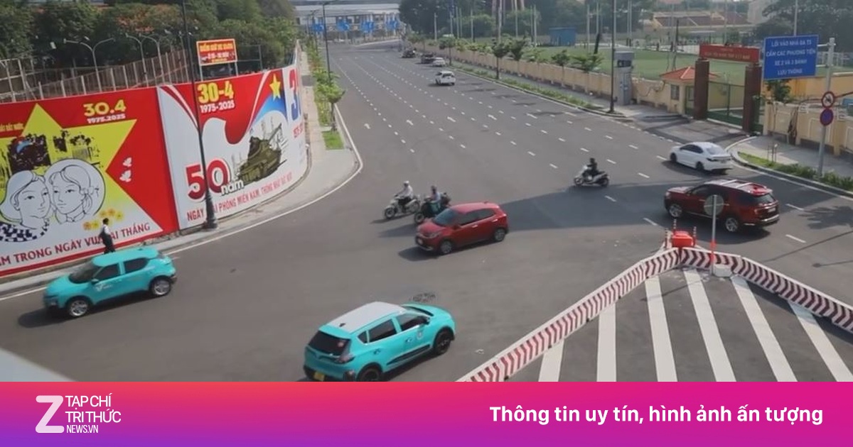 Vắng CSGT, ôtô nối đuôi ngược chiều trước cổng chính T3 Tân Sơn Nhất