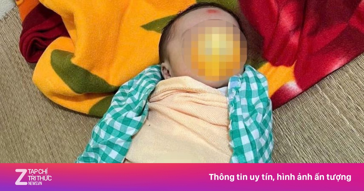 Bé trai hơn một tháng tuổi bị bỏ rơi gần chợ lúc đêm khuya