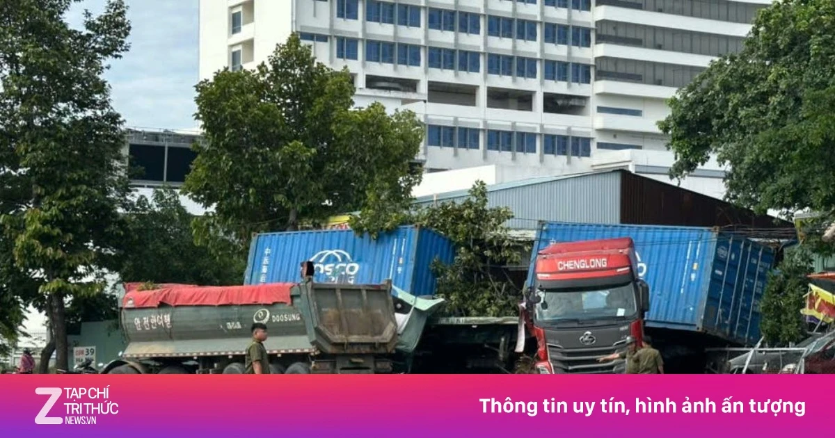 Hai xe đầu kéo cùng lao vào cửa hàng sau va chạm ở Bình Dương