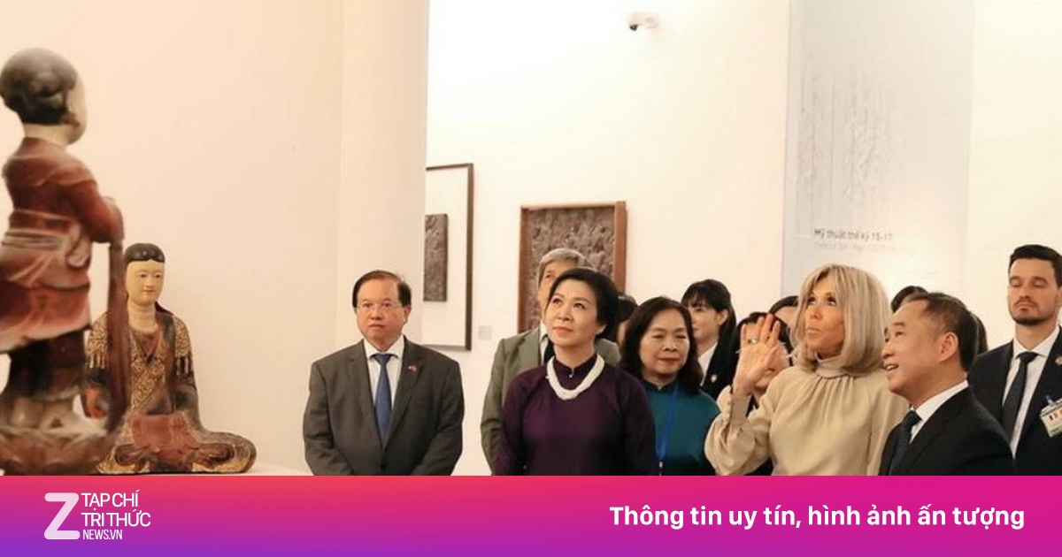 Phu nhân Tổng Bí thư và Phu nhân Tổng thống Pháp thăm bảo tàng
