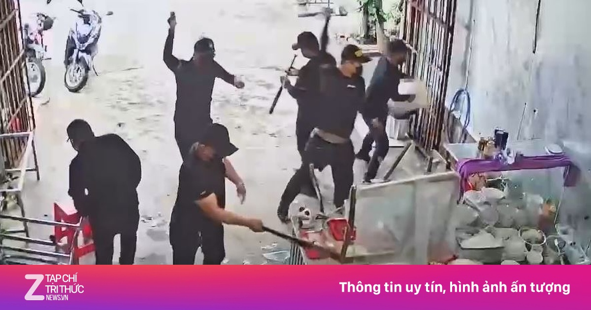 Nhóm côn đồ 7 người áo đen đập phá quán phở ở Đắk Lắk
