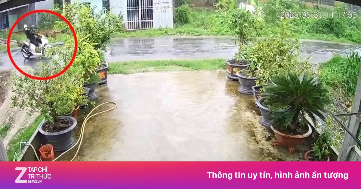 Đi xe máy va trúng dây điện đứt, 2 nam thanh niên tử vong
