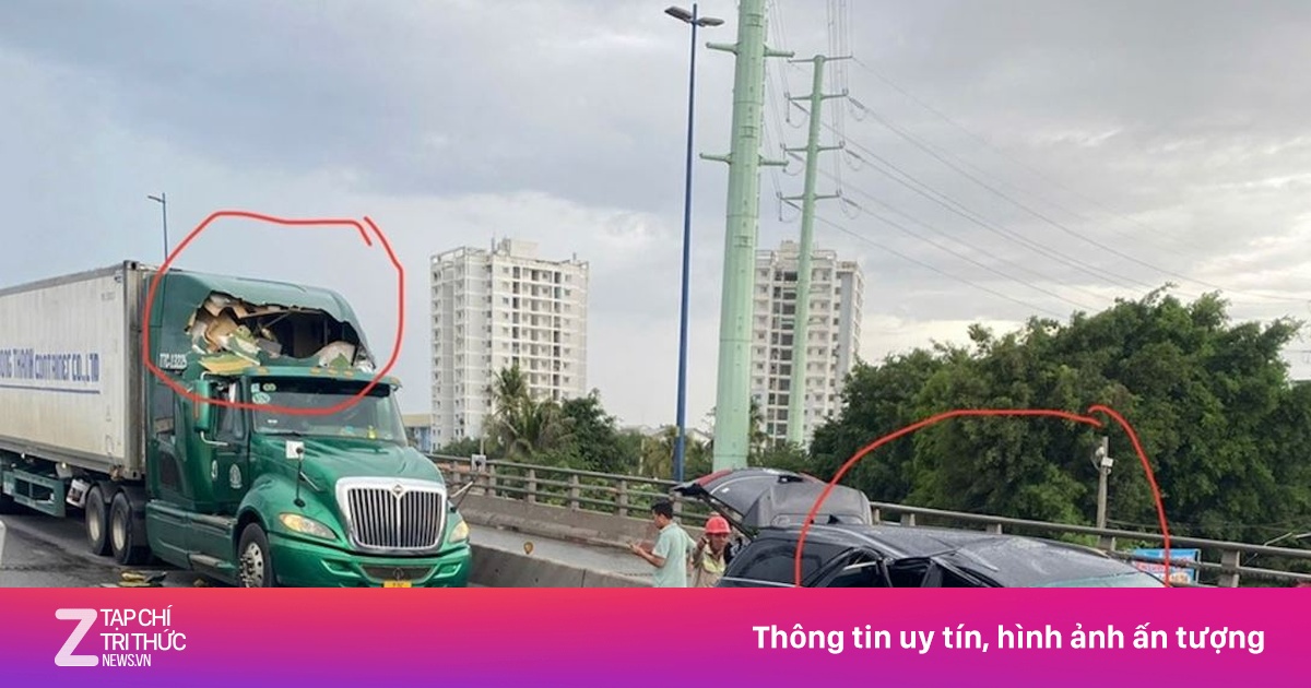Nguyên nhân cần cẩu ngã đè hai ôtô ở TP.HCM