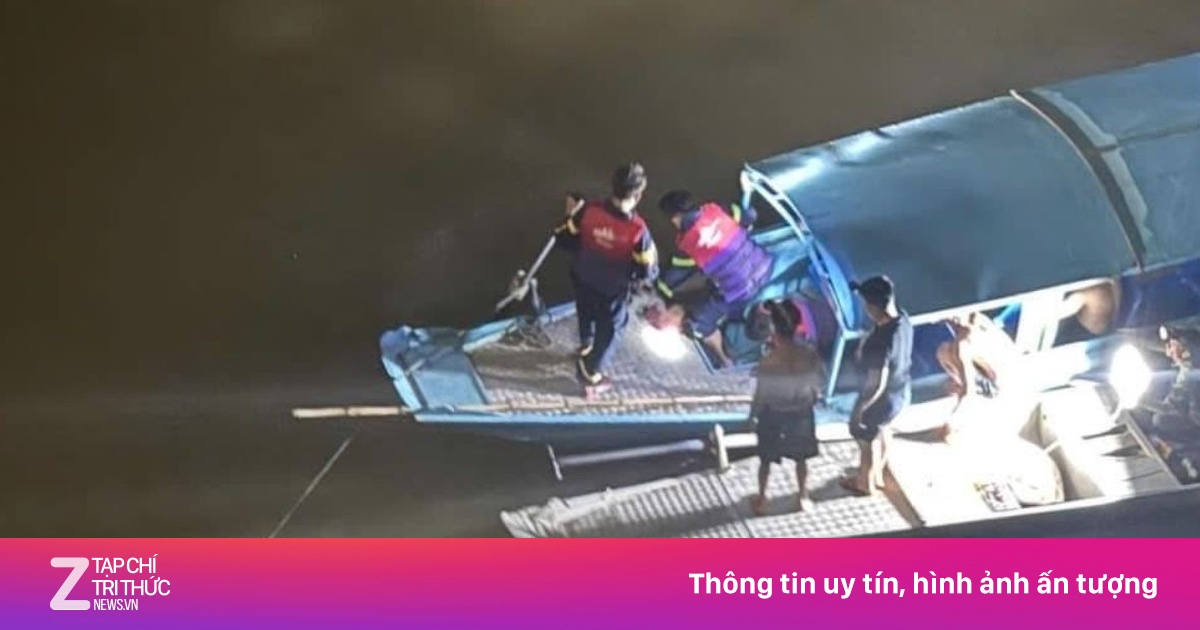 Trắng đêm tìm thanh niên nghi nhảy cầu ở Quảng Bình