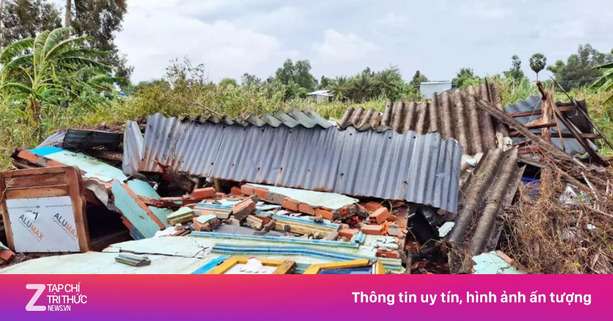 Mưa lớn, lốc xoáy làm hư hỏng nhiều nhà, chìm hai tàu cá ở Cà Mau