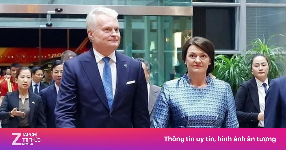 Tổng thống Litva tới Hà Nội, bắt đầu thăm chính thức Việt Nam
