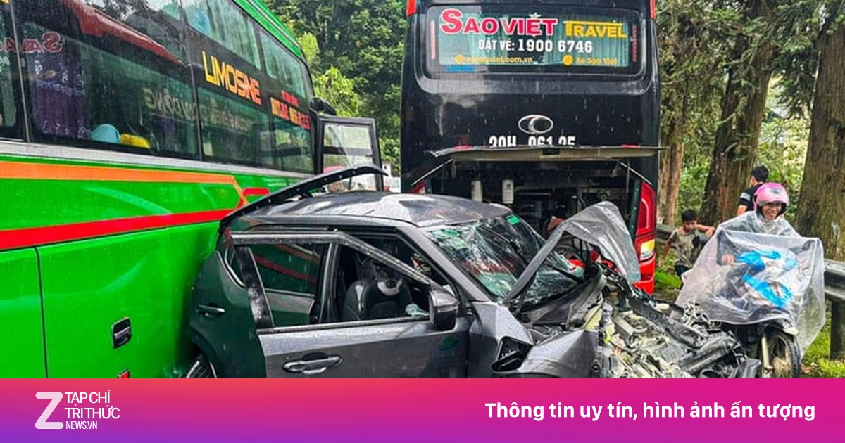 Ôtô con biến dạng sau tai nạn liên hoàn ở Lào Cai, dòng xe ùn tắc dài