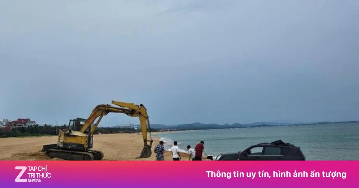 Thêm một chủ xe ôtô chơi ngông chạy xuống bãi biển tại Phú Yên