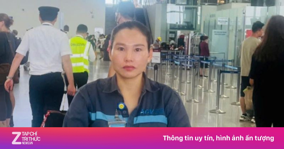 Nhân viên xe đẩy Nội Bài nhặt được bọc tiền trị giá gần 100 triệu đồng