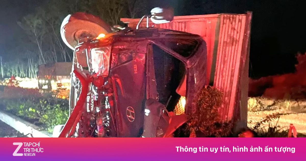 Hiện trường hai xe tải đấu đầu, 4 người thương vong ở Bình Dương