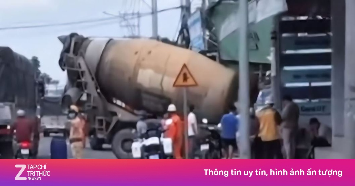 Xe bồn mất lái đâm sập tiệm làm tóc ở TP.HCM