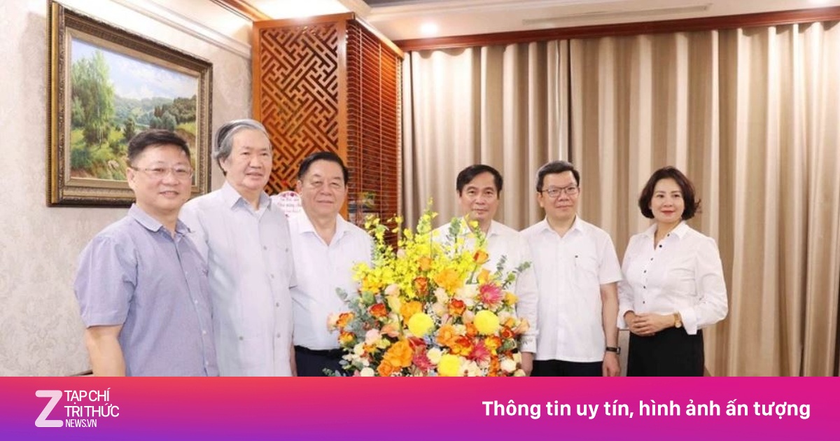Trưởng Ban Tuyên giáo và Dân vận Trung ương thăm các nhà báo lão thành