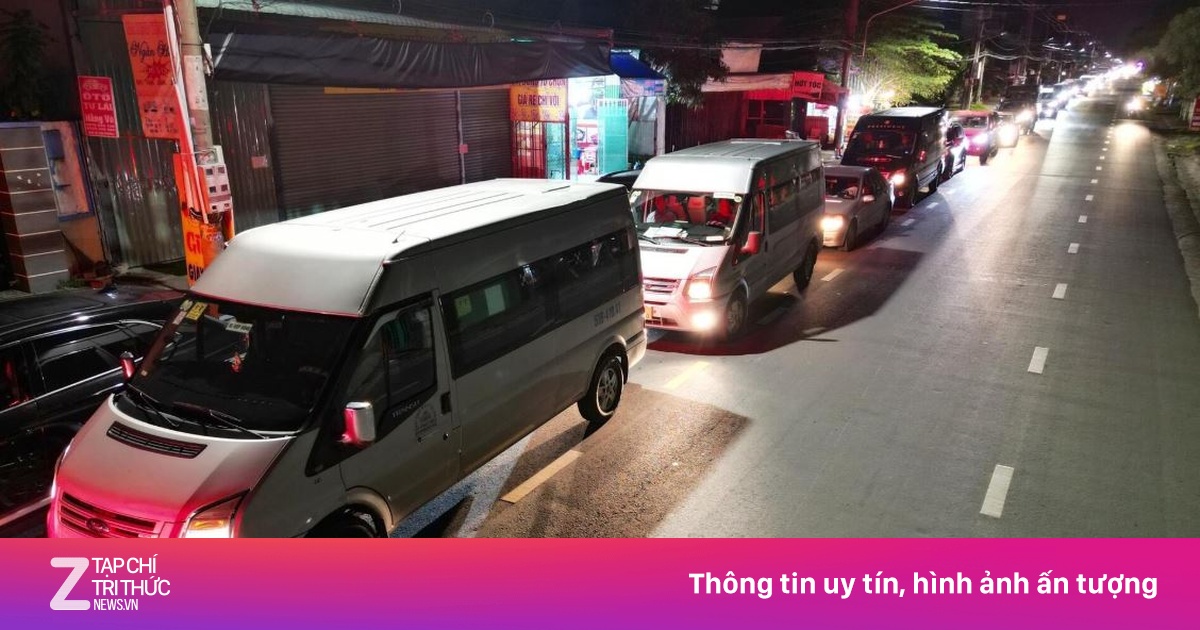 Phà Cát Lái kẹt cứng đến nửa đêm, ôtô 'chôn chân' suốt 4 giờ
