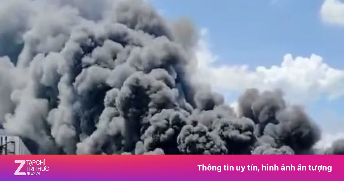 Cháy lớn trong khu công nghiệp ở vùng ven TP.HCM