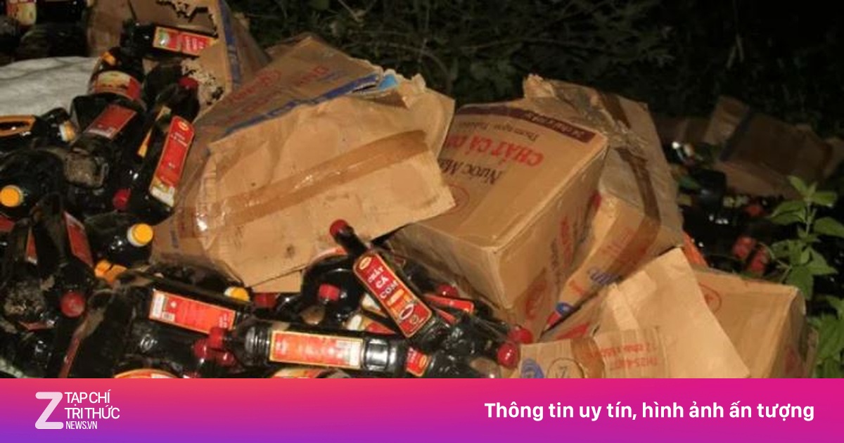 Thanh Hóa lập đoàn kiểm tra vụ hơn 1.000 chai nước mắm vứt bụi rậm
