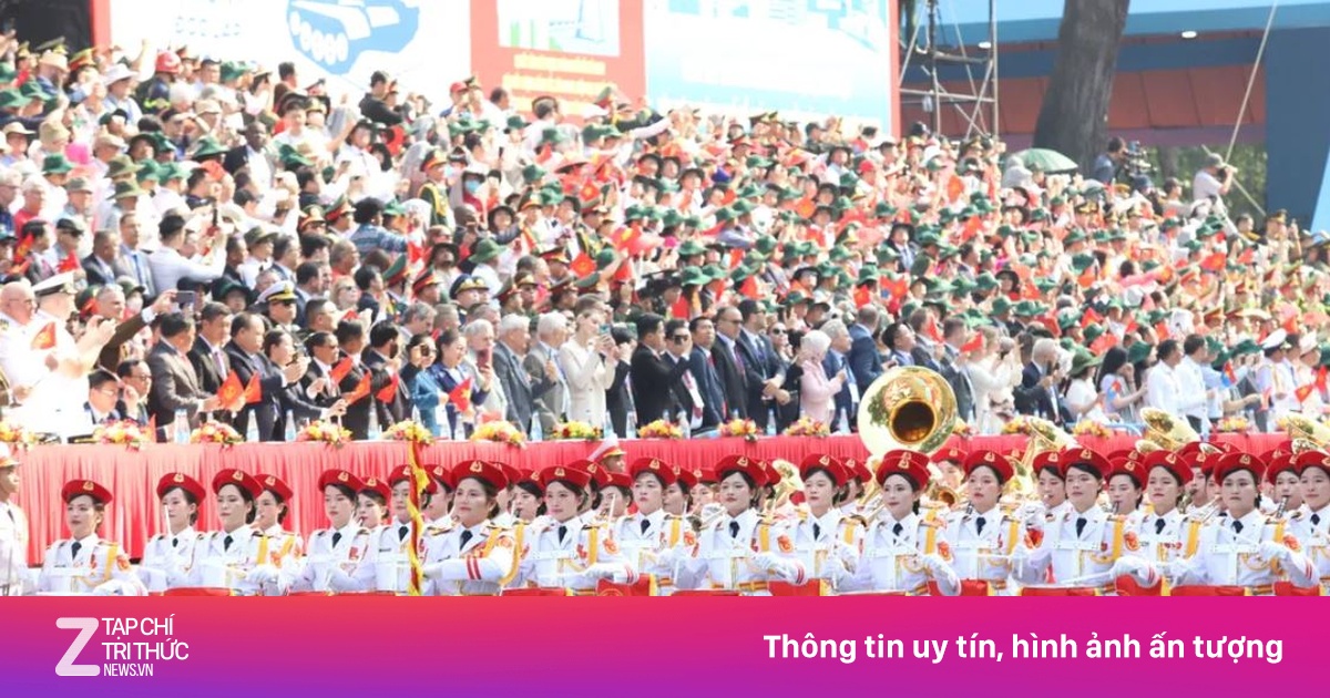 Biểu diễn múa súng, quân nhạc... ở TP.HCM chào mừng ngày 22/8
