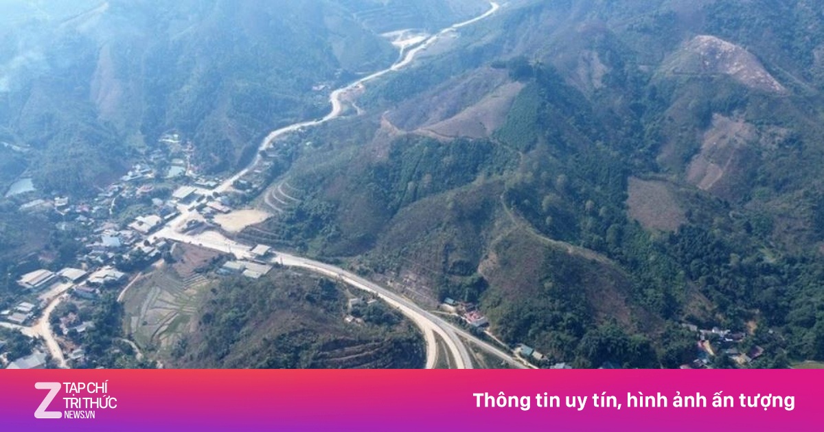 Giúp thiếu niên lang thang trên cao tốc Nội Bài - Lào Cai về nhà