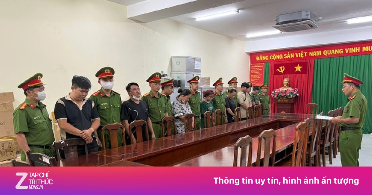 Bắt khẩn cấp cặp vợ chồng cầm đầu đường dây buôn nước hoa giả