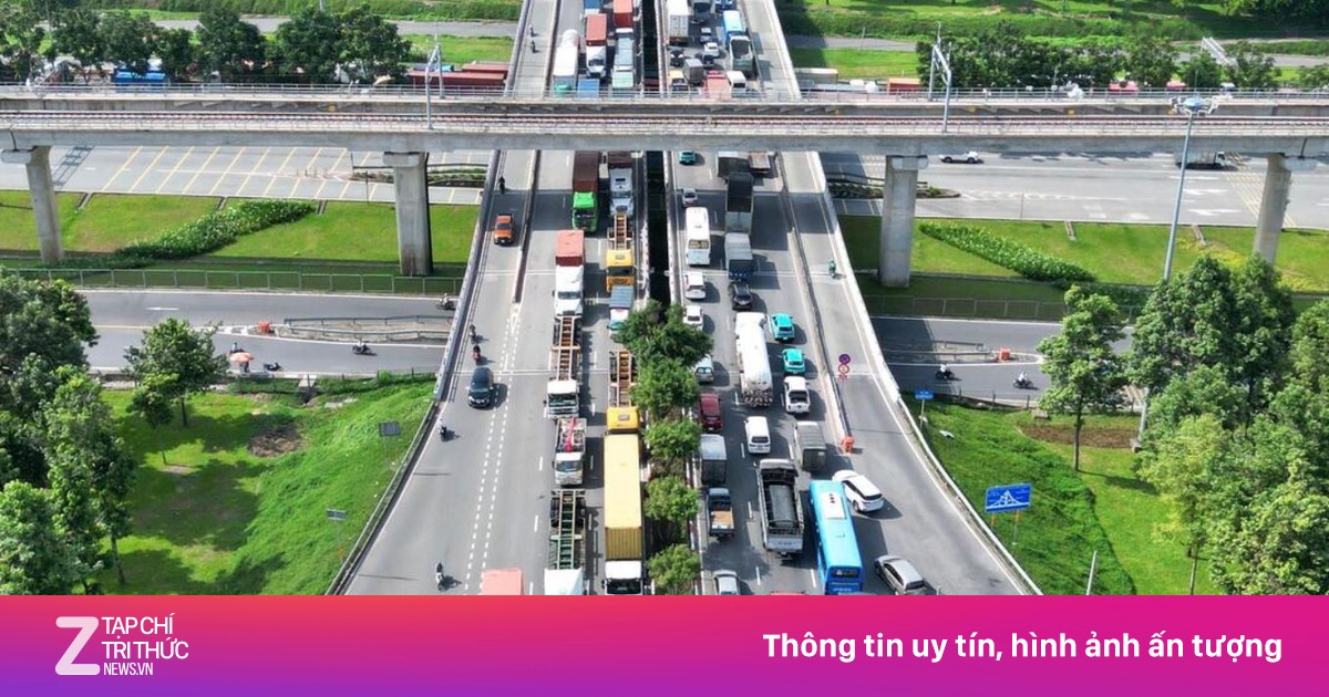 Kẹt xe sáng đến trưa ở cửa ngõ phía Đông TP.HCM