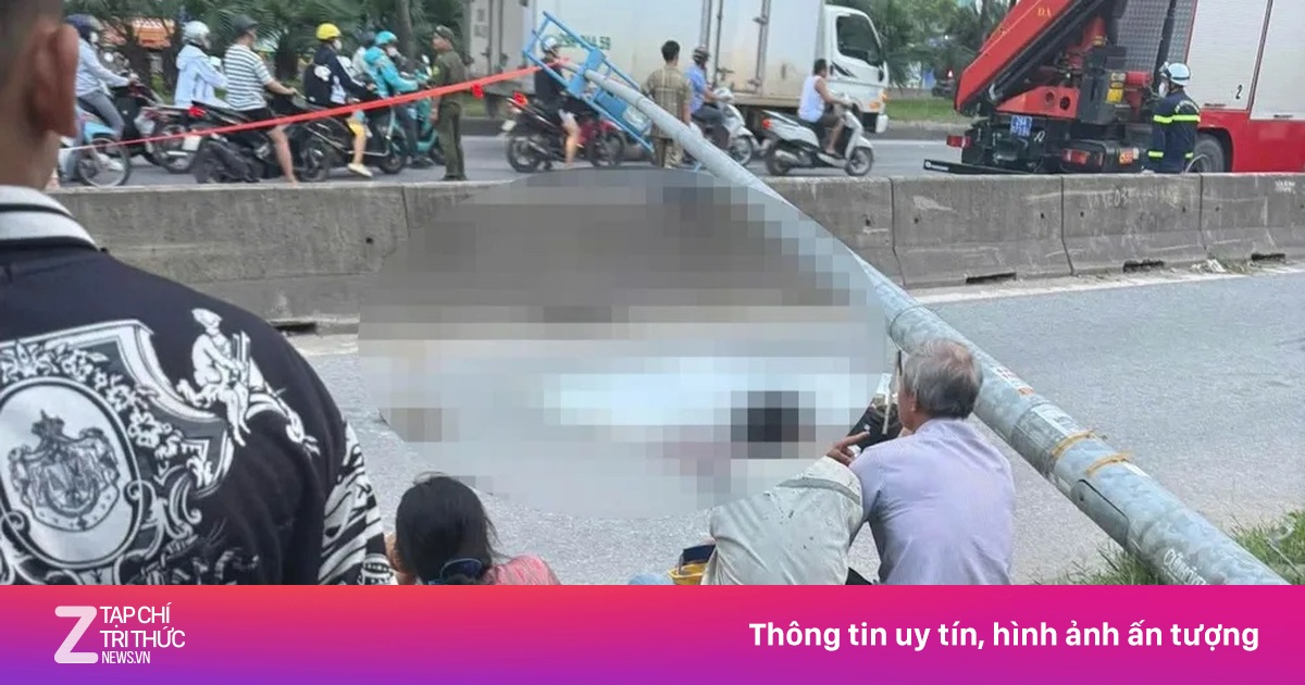 Cột đèn đổ ra đường, một người tử vong