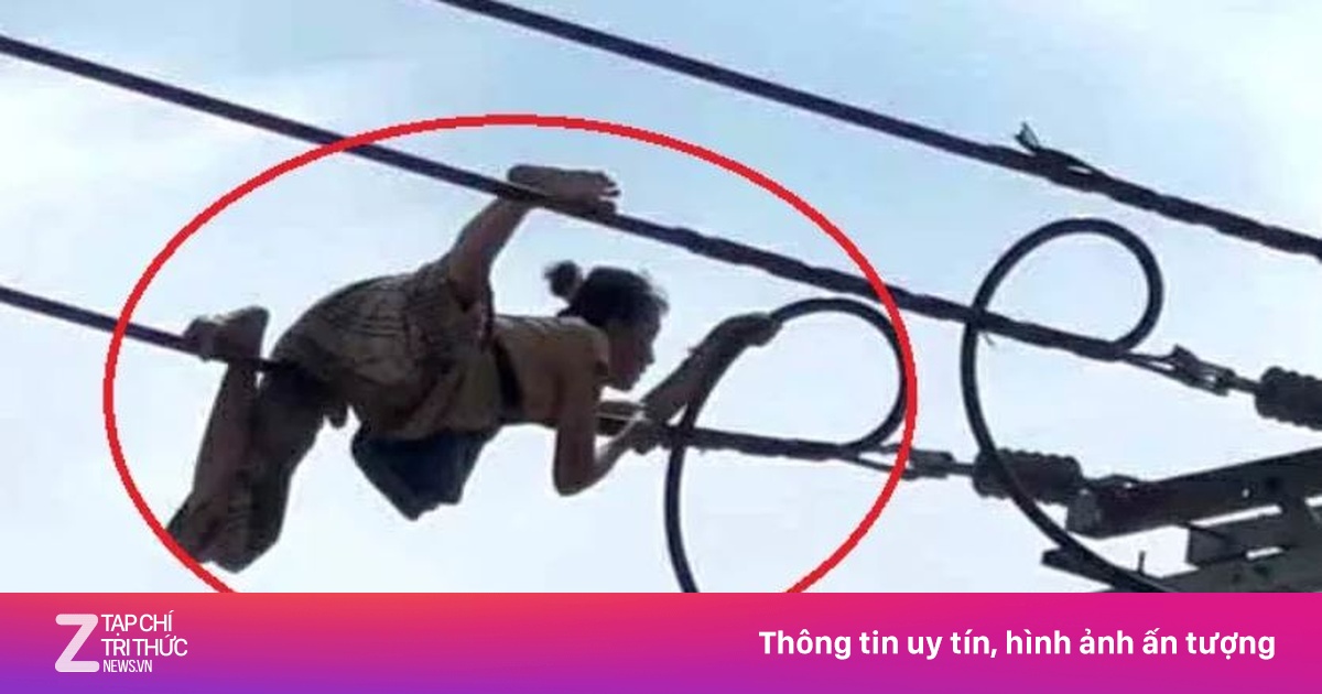 Người phụ nữ ‘diễn xiếc’ bò trên dây điện ở TP.HCM