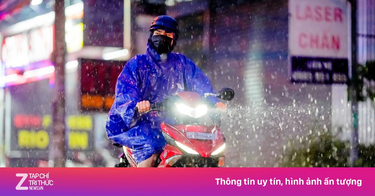 TP.HCM tiếp tục mưa dông vào cuối tuần, đề phòng lốc xoáy