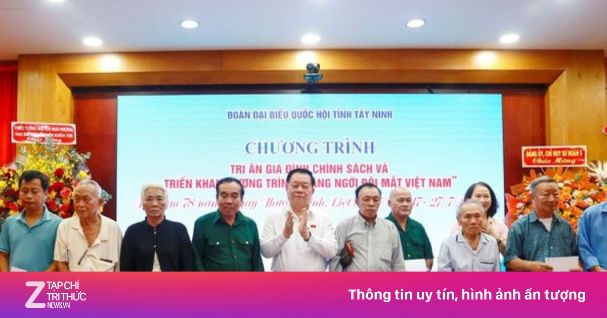 Trưởng Ban Tuyên giáo và Dân vận TW tặng quà tại Tây Ninh
