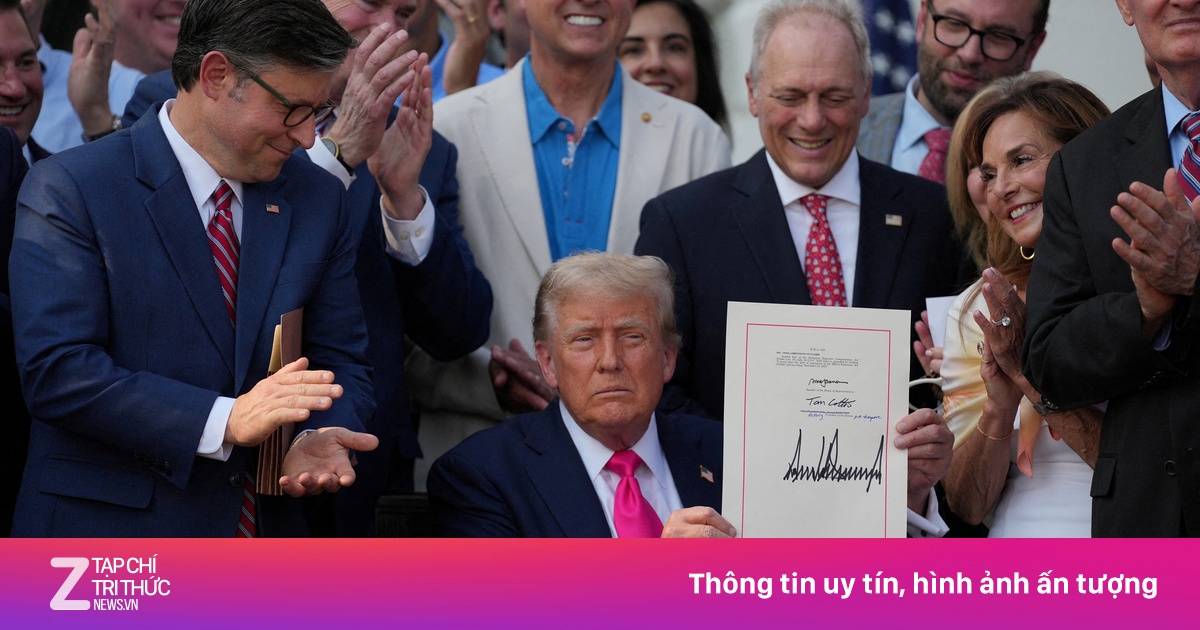 Tổng thống Trump ký ban hành đạo luật 'to đẹp'