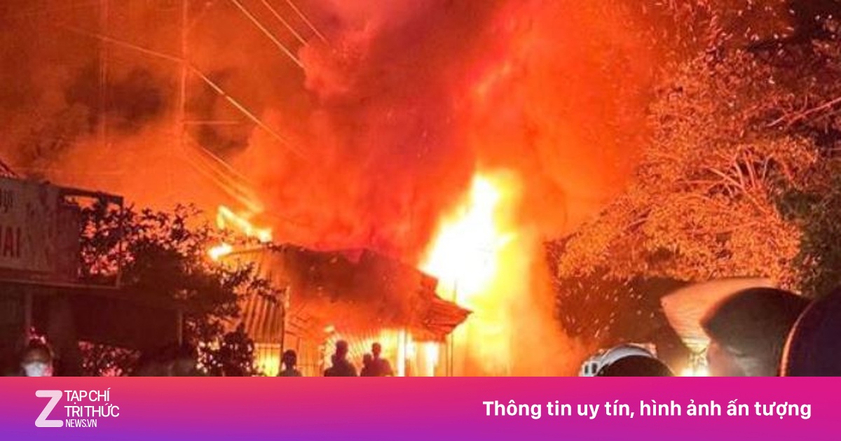 Bố đi nhậu khóa trái cửa, bé trai mắc kẹt trong đám cháy nhà
