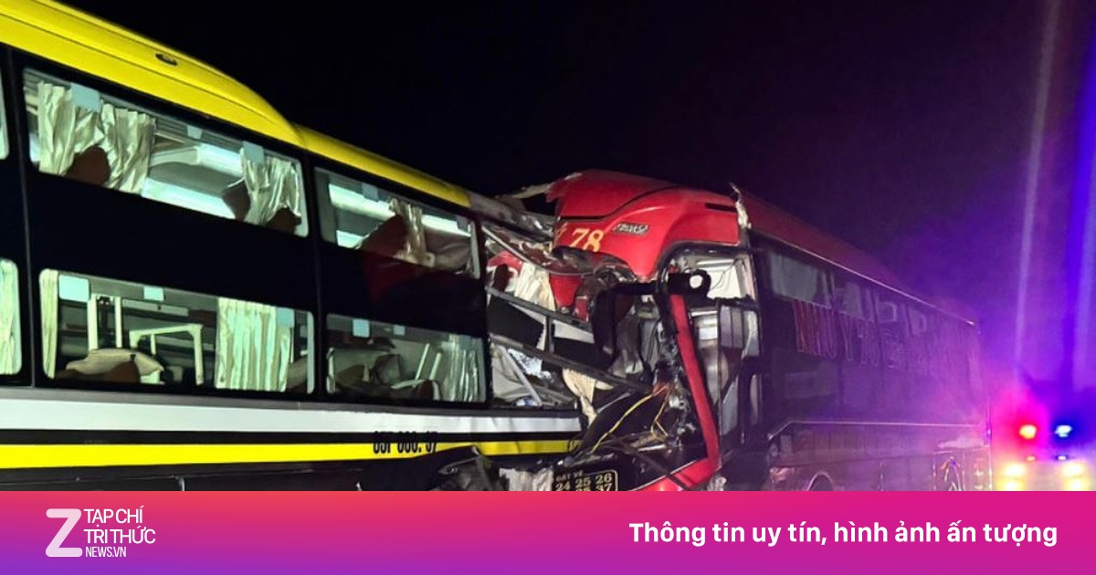 Xe khách đâm nhau trên cao tốc Vĩnh Hảo - Phan Thiết, 3 người chết