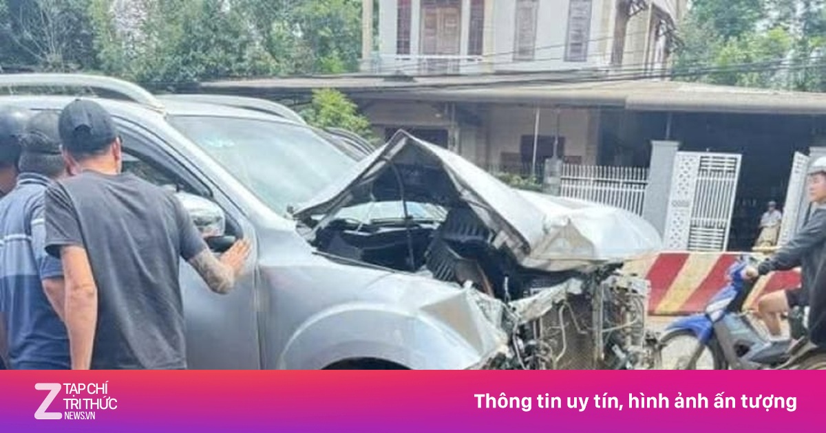 Tài xế xe bán tải gây tai nạn liên hoàn rồi bỏ chạy