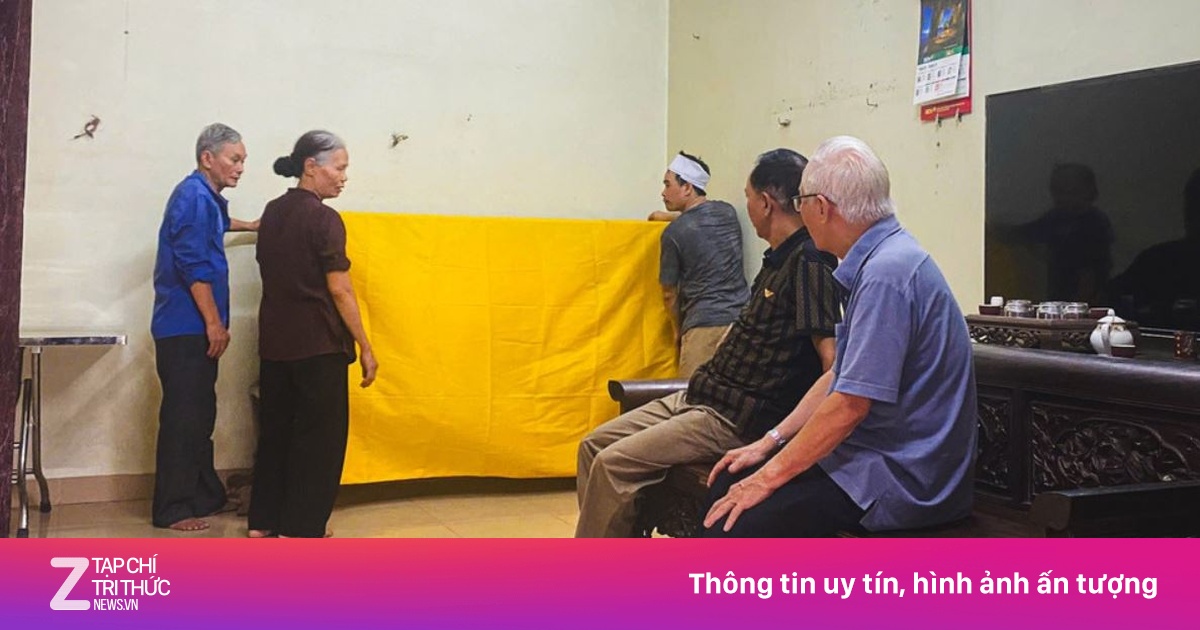 Đẫm nước mắt đón con trong vụ lật tàu trên vịnh Hạ Long