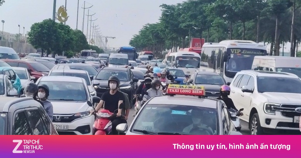 Dòng xe ken cứng ngả đường tới Triển lãm Quốc gia trước ngày bế mạc