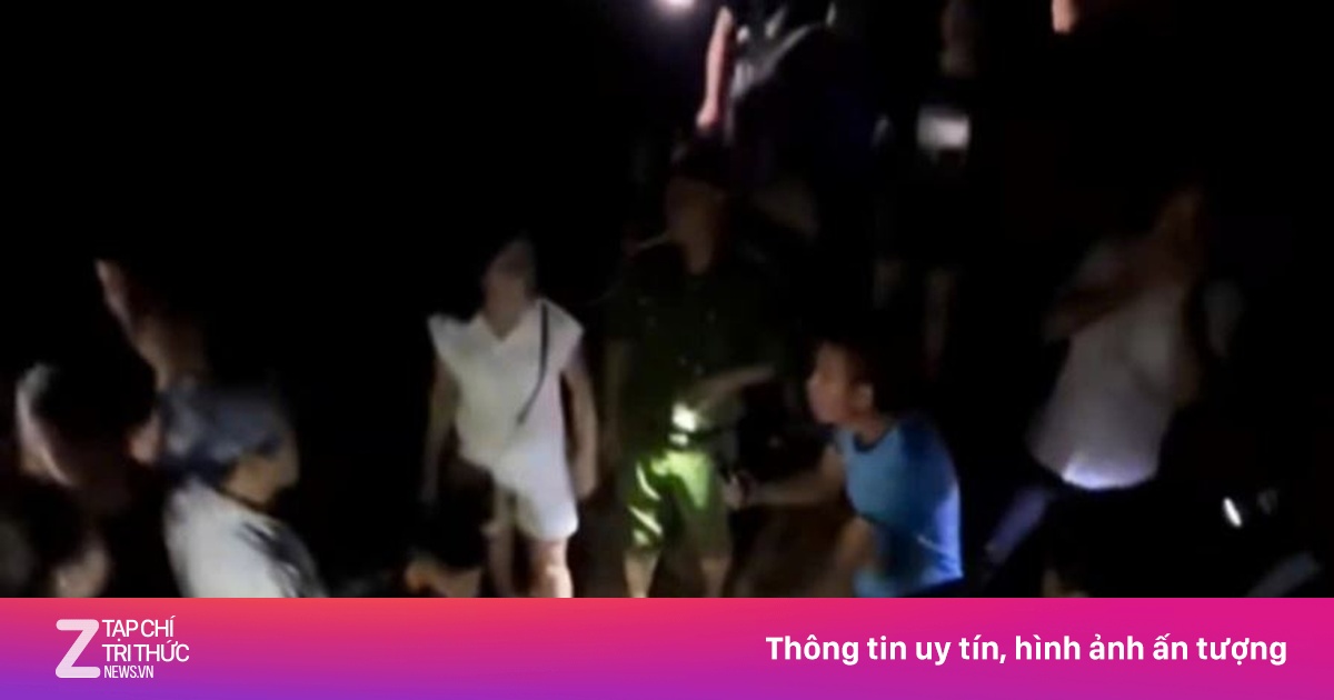 Khởi tố kẻ lái máy xúc đào xới mộ tại Hưng Yên